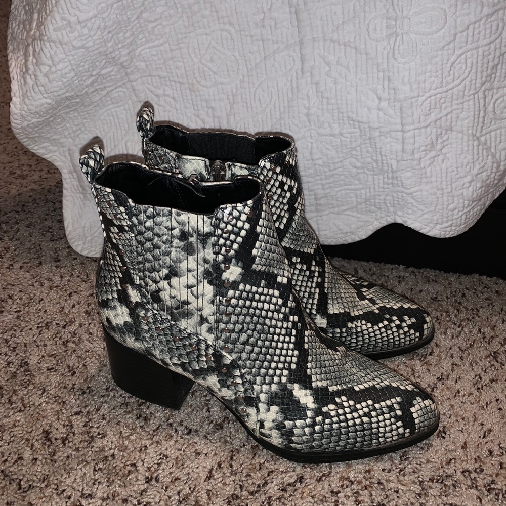 WOMENS SAM EDELMAN SNAKE SKIN BOOTIES